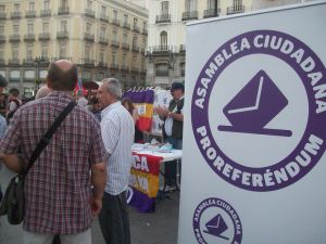 FOTOS RECOGIDA DE FIRMAS POR EL REFERÉNDU MONARQUÍA -REPÚBLICA 024