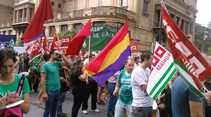 Miles de personas protestan contra los «recortes» en educación en Andalucía