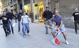 Agresores neonazis y fascistas en una de sus 