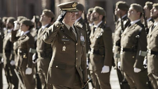 Gómez de Salazar, un trastornado al frente de la Fuerza Terrestre, por Luis Gonzalo*