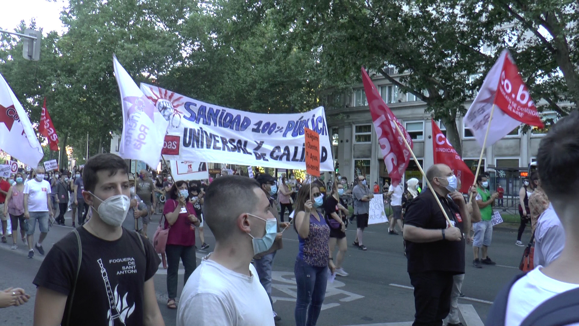 Miles de personas salen a calle en Madrid para defender la sanidad ...
