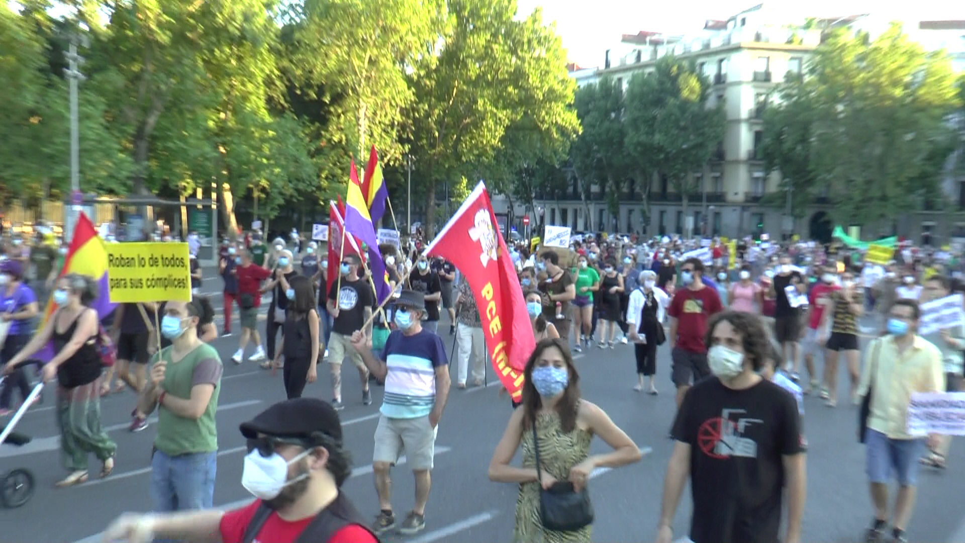Miles de personas salen a calle en Madrid para defender la sanidad ...